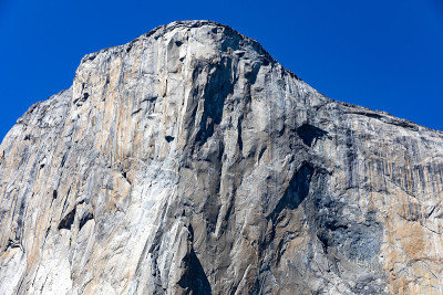 El Capitan Formation的照片在约塞米蒂国家公园在加利福尼亚在夏天炎热的一天顶峰特写