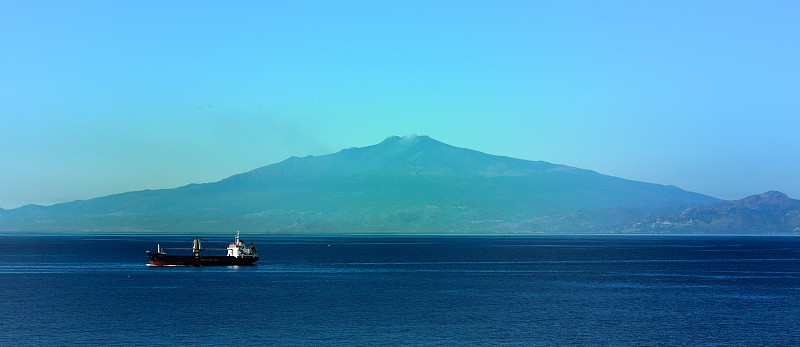 苏丹贝在海上