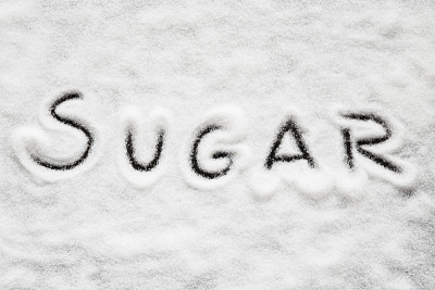 由糖创造的单词sugar。甜蜜的晚餐。
