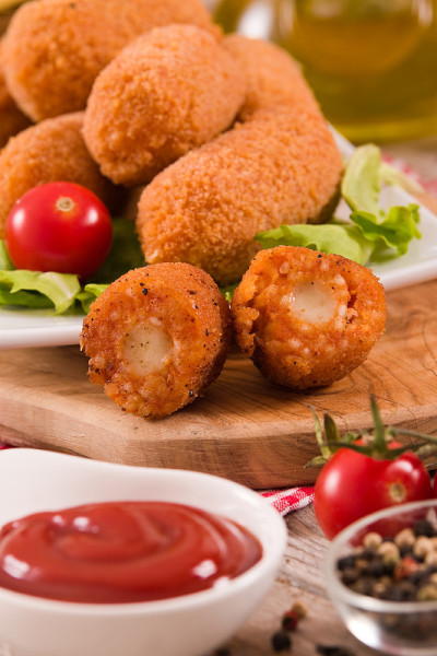 Supplì，意大利炒饭团。