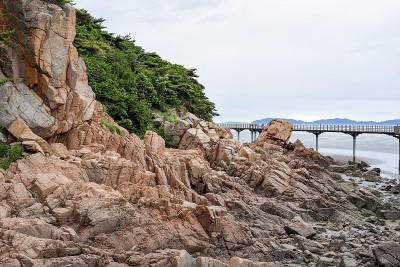 落潮时的花鹤滩岩岸