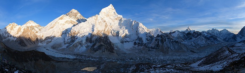 珠穆朗玛峰傍晚全景