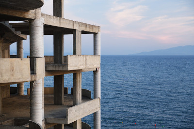 在海边建造公寓楼