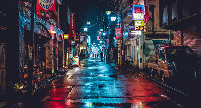 城市灯光暗淡
