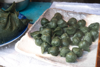 豆沙艾蒿饺子。