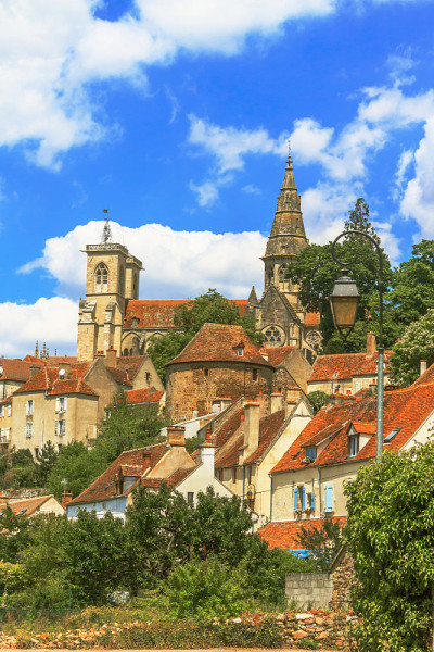 风景如画的中世纪小镇Semur en Auxois