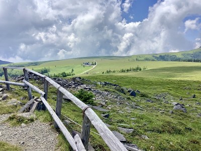 从宇志山山顶俯瞰的宇志原高原风光