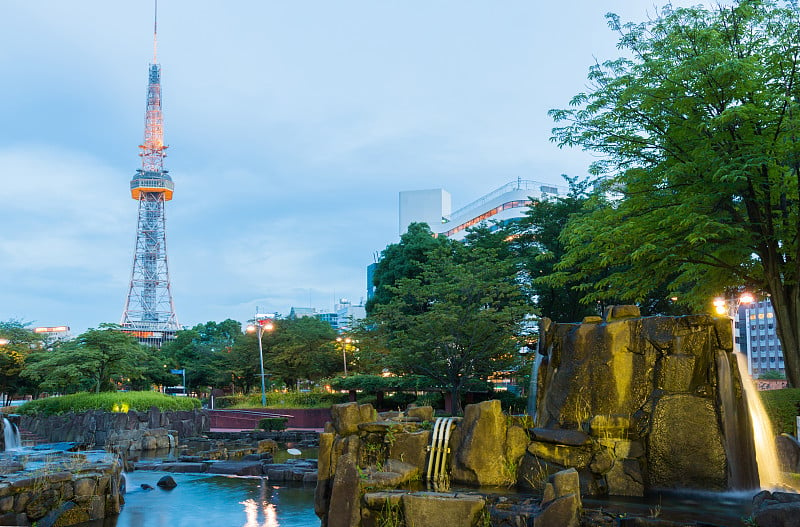 名古屋电视塔是城市的地标，从久谷气味公园可以看到。