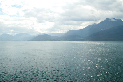 北部挪威峡湾。
