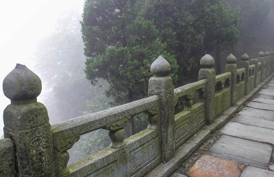 中国湖北武当山。那里有许多道教寺庙