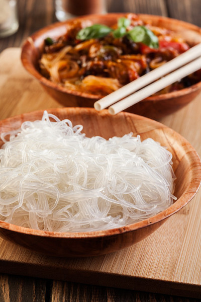 桌上有碗米线