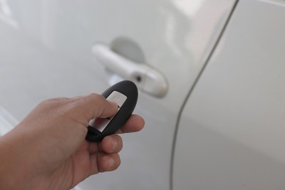 手按遥控车