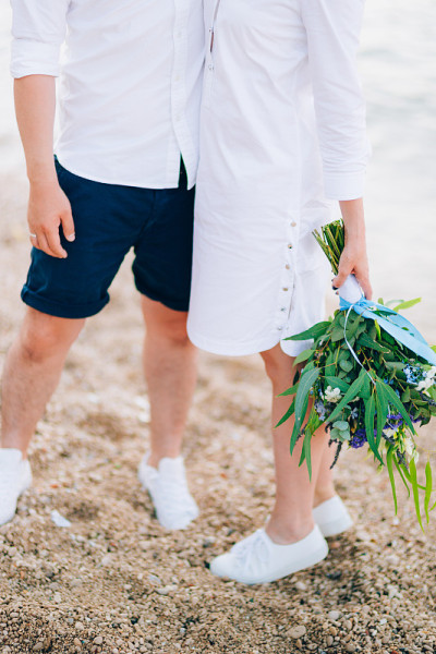 婚礼新娘花束有玫瑰、洋桔红、薰衣草、吉普赛花
