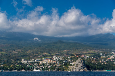 古尔祖夫村的海景