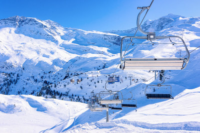 奥地利Hintertux冰川滑雪胜地的座椅电梯