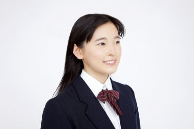 微笑的初中生女生