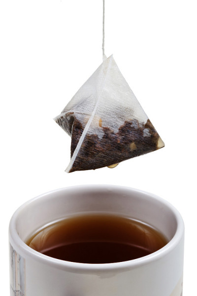 在杯子里泡茶