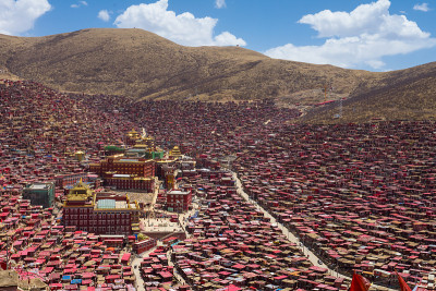 Larung gar(佛教学院)在中国四川