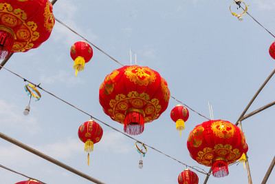美丽的红黄相间的亚洲灯笼