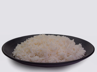 碗里装满了白米饭。
