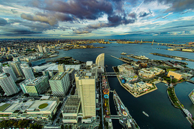 横滨市和日落从横滨地标塔观景台
