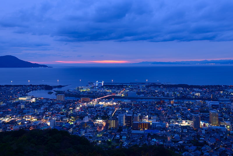 日本静冈县沼津市的夜景