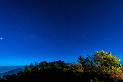 星星在蓝天夜景