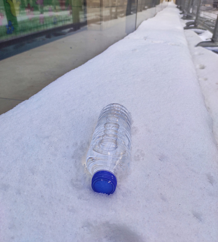 雪里的水瓶