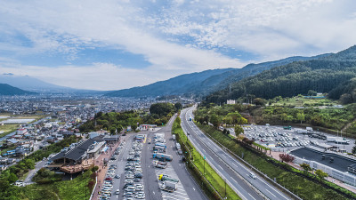 无人机拍摄的基索山脉。日本长野