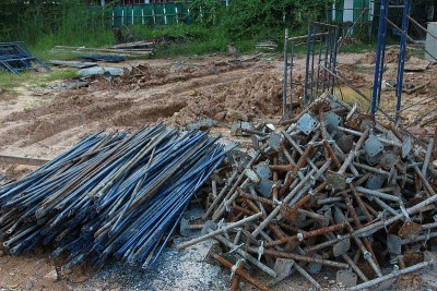 脚手架上的建筑工人