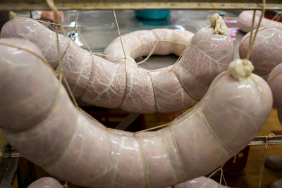肉类加工厂的香肠生产