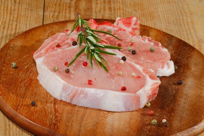 肉排，生肉，猪肉，木板