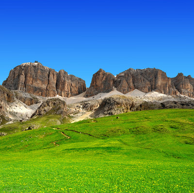 白云石山峰,鞍