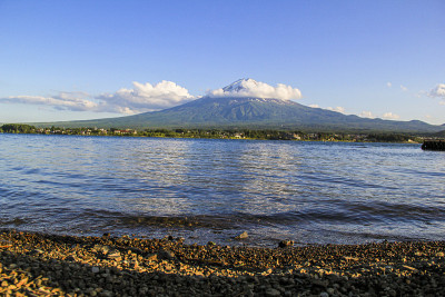 日本山梨县，南县，藤川口町，富士山在Kwaguchi湖中的倒影