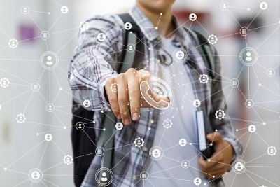 学生点击呼叫图标。