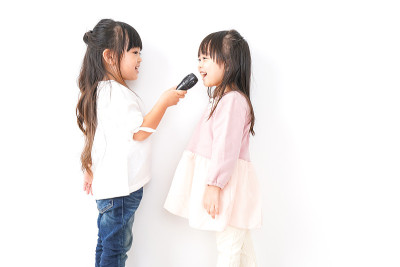 女孩们唱歌