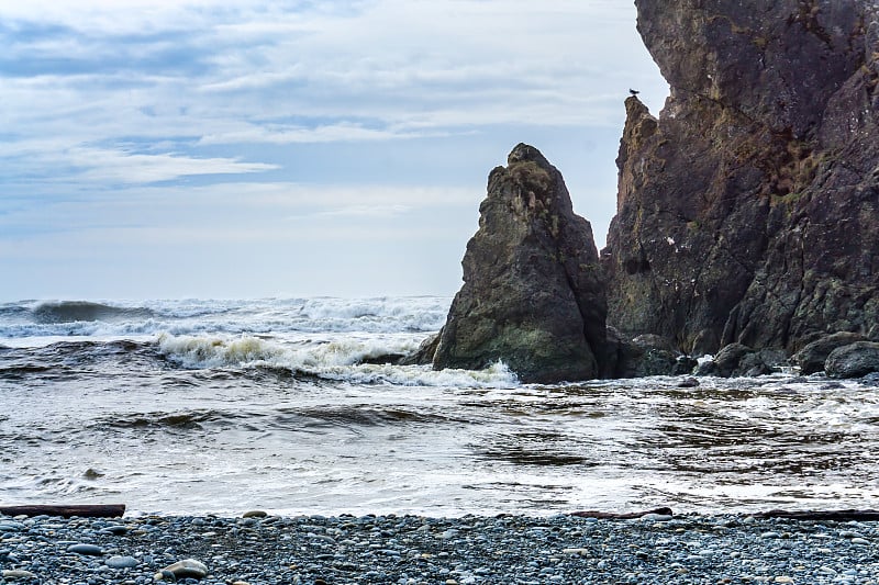 红宝石海滩岩石和海浪