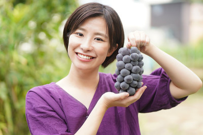 女人与葡萄