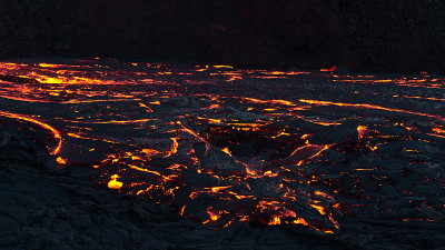 在冰岛雷克雅尼斯附近的格尔丁达里尔山谷火山爆发现场，令人叹为观止的熔岩流，Grindavík，冰岛雷
