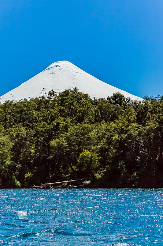 智利的奥索尔诺火山和兰基休湖