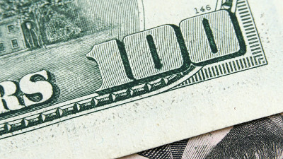 美国现钞元素100元。微距摄影