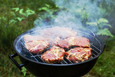 木炭上煮的肉