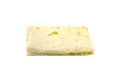 在白盘子里煎薄皮塔饼。