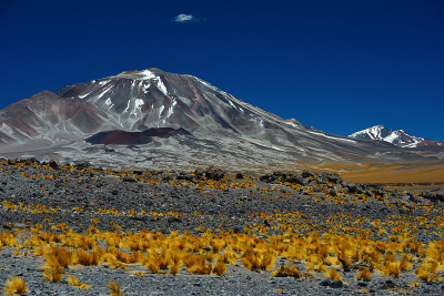 一排高海拔火山