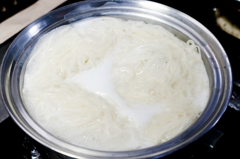 煮凉面，白细面