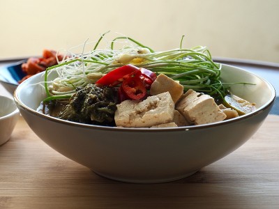 韩国菜野菜韭菜青菜豆酱汤
