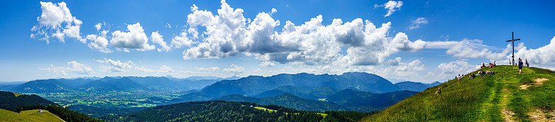 view at the isartal near the village bad toelz - b