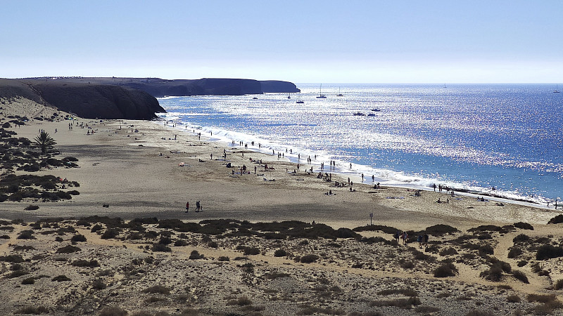 Playa Mujeres海滩在通往Papagayo海滩的路上，圣马沙尔德卢比孔河，兰萨罗特，加那利