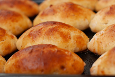 新鲜美味的自制蛋糕(pirozhki)