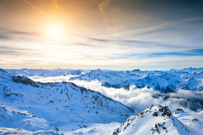 冬季山上的滑雪胜地。